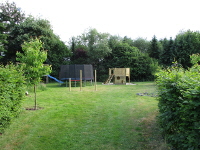 Spielplatz mit Teich